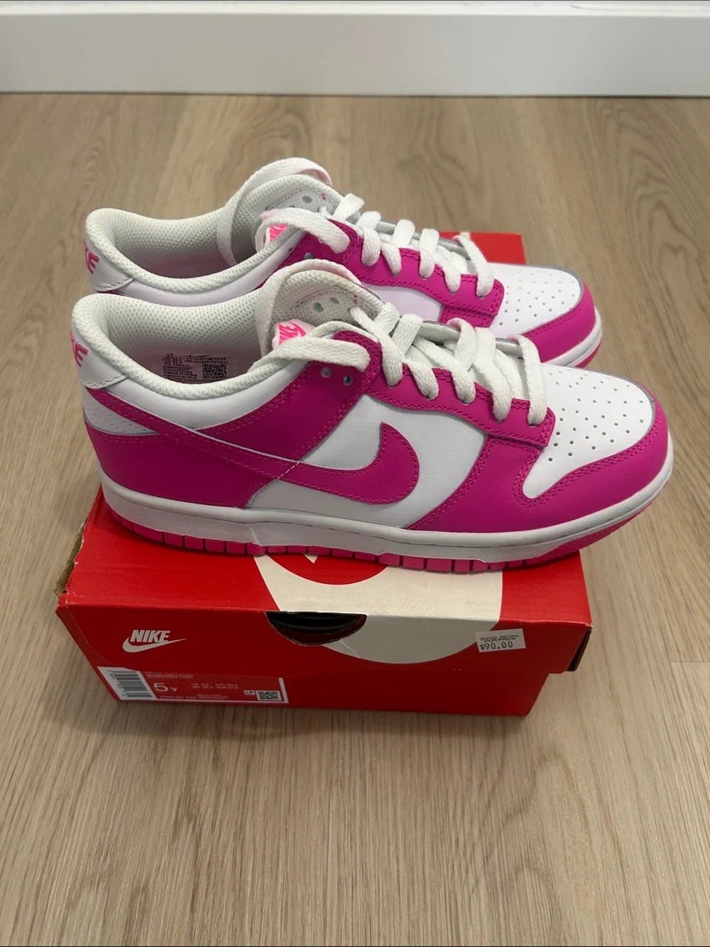 Nike Youth/Women’s Dunk Low — White/Fuchsia Pink size 5Y/7W